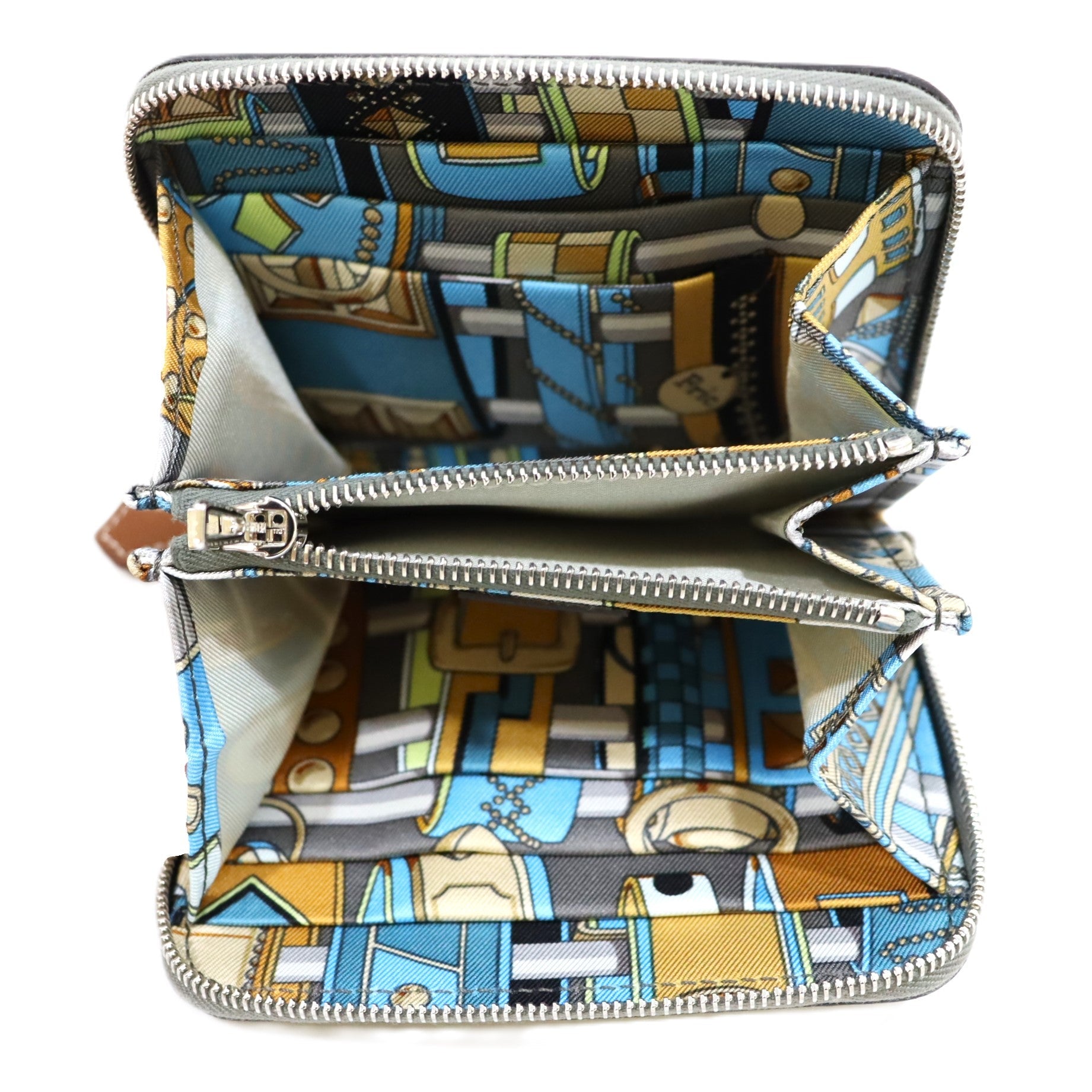 HERMES SILK IN COMPACT