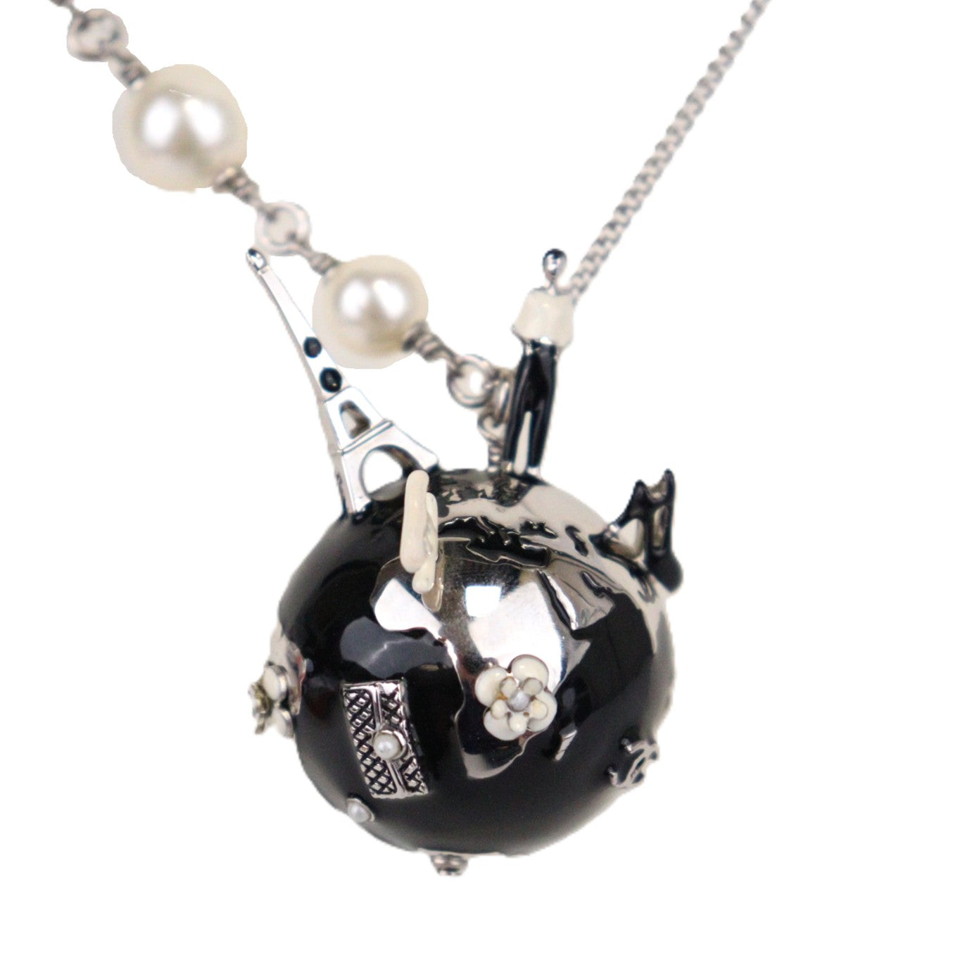 CHANEL NECKLACE