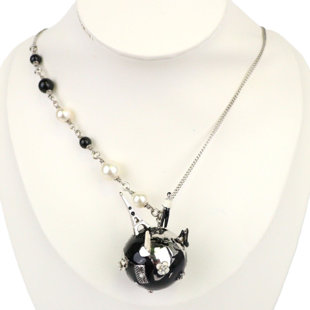 CHANEL NECKLACE