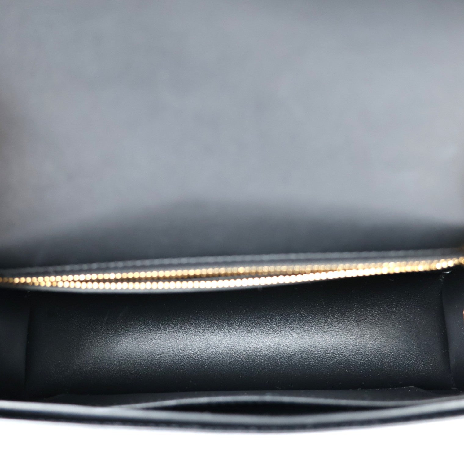 CELINE 199813EPA TRIOMPHE FRAME MEDIUM SHOULDER BAG
