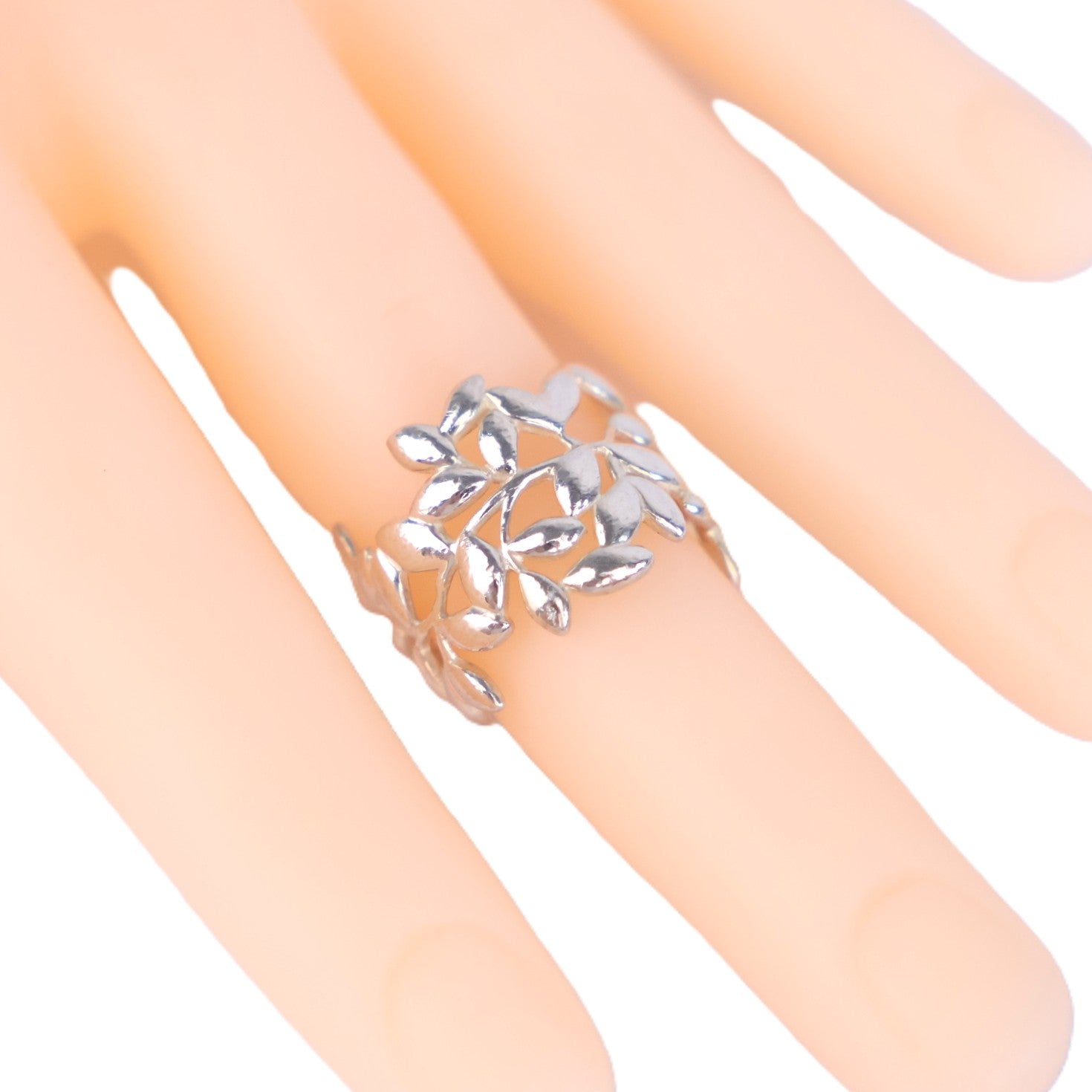 TIFFANY & Co. Olive Leaf #50 Ring
